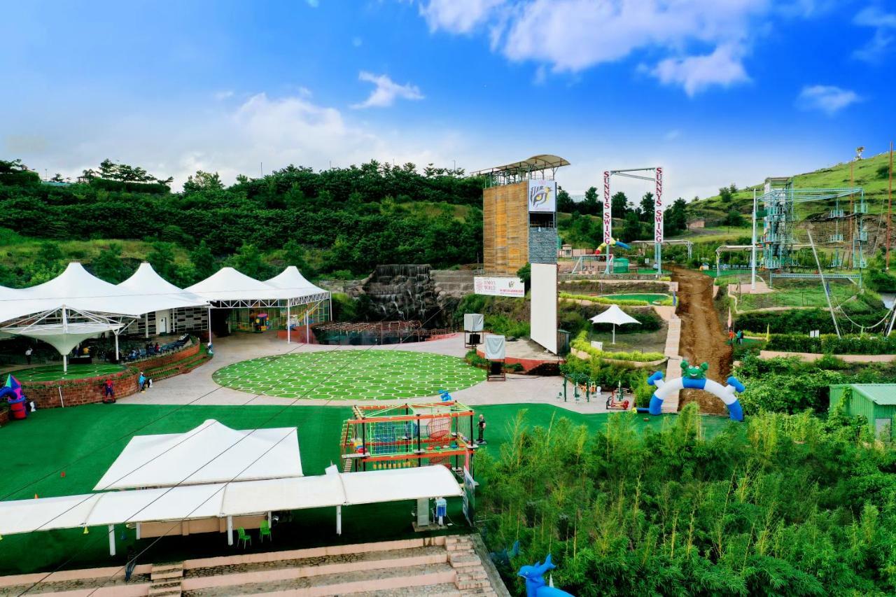 Sunnys World Hotel Pune Exterior foto
